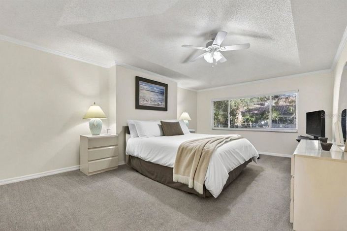 Image No.25-3 Bed Townhouse for sale