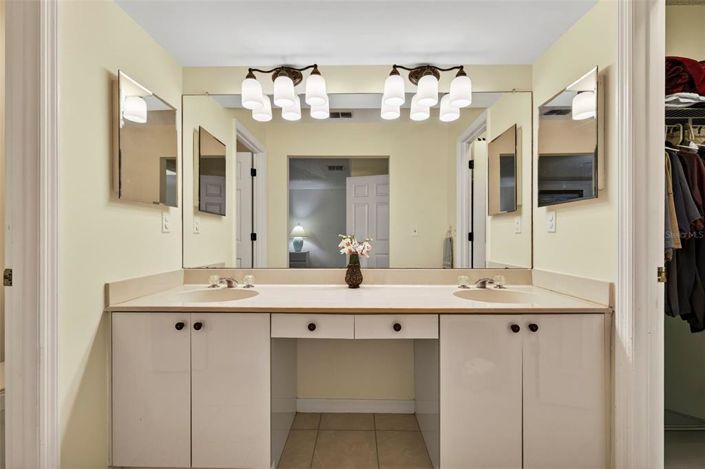 Image No.26-3 Bed Townhouse for sale