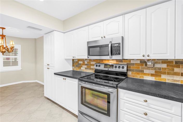 Image No.10-2 Bed Property for sale