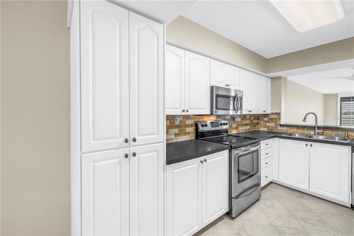 Image No.9-2 Bed Property for sale