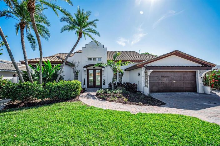 Image No.2-4 Bed Property for sale