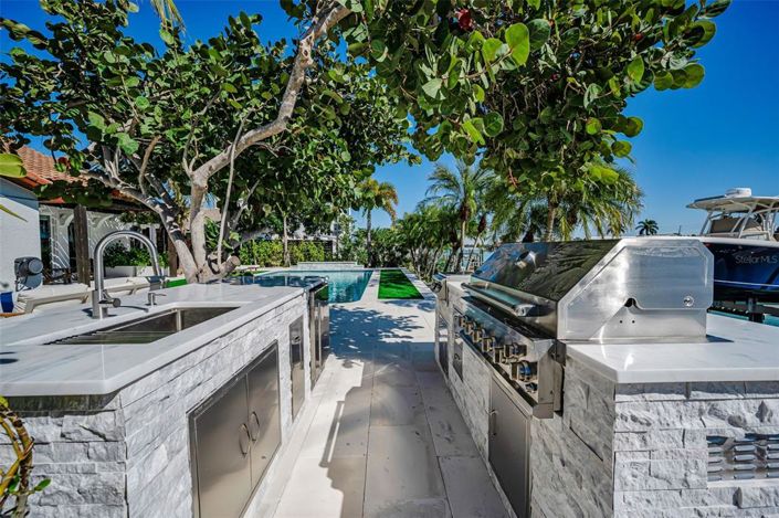 Image No.43-4 Bed Property for sale