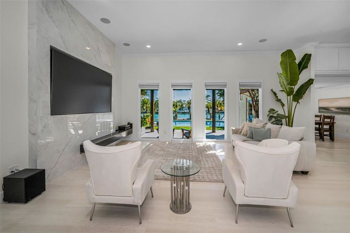 Image No.8-4 Bed Property for sale