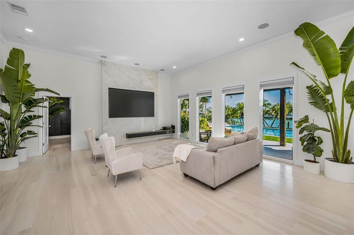 Image No.9-4 Bed Property for sale