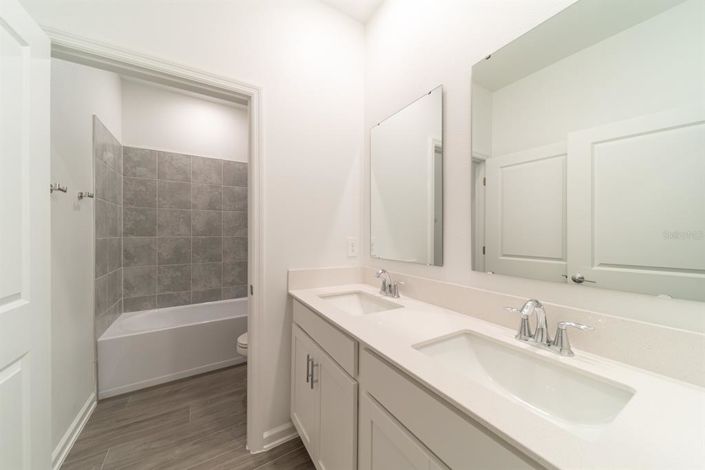 Image No.10-4 Bed Property for sale