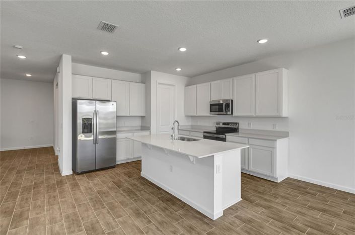 Image No.4-4 Bed Property for sale