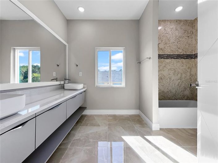 Image No.17-4 Bed Townhouse for sale