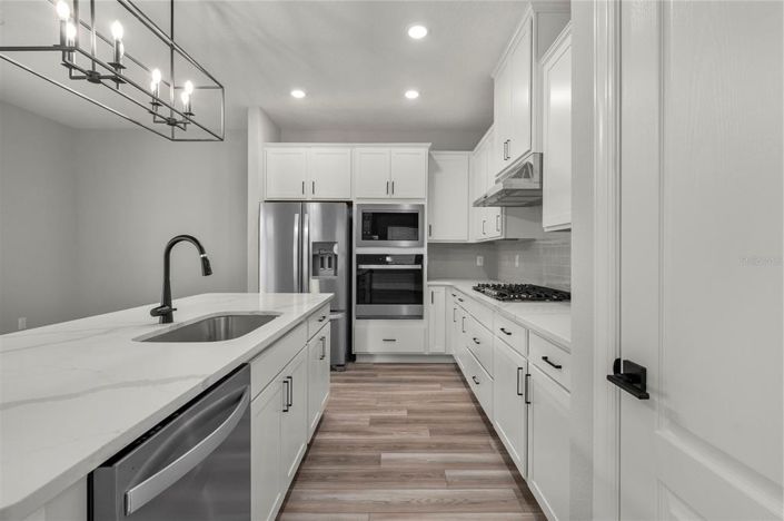 Image No.2-5 Bed Property for sale