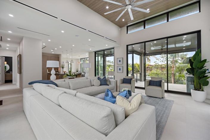 Image No.17-4 Bed Property for sale