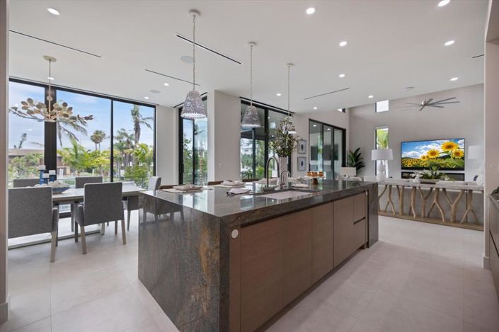 Image No.21-4 Bed Property for sale