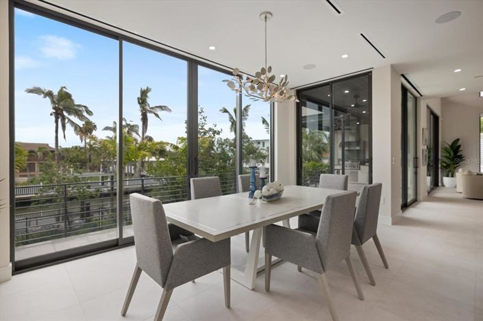 Image No.26-4 Bed Property for sale