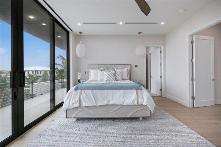 Image No.28-4 Bed Property for sale