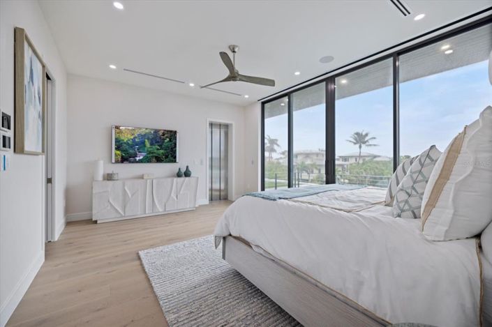 Image No.32-4 Bed Property for sale