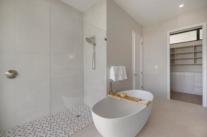 Image No.35-4 Bed Property for sale