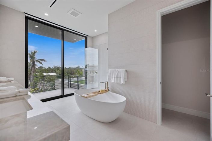 Image No.39-4 Bed Property for sale