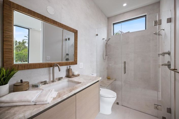 Image No.54-4 Bed Property for sale