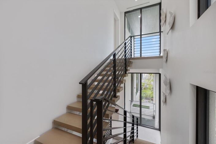 Image No.56-4 Bed Property for sale