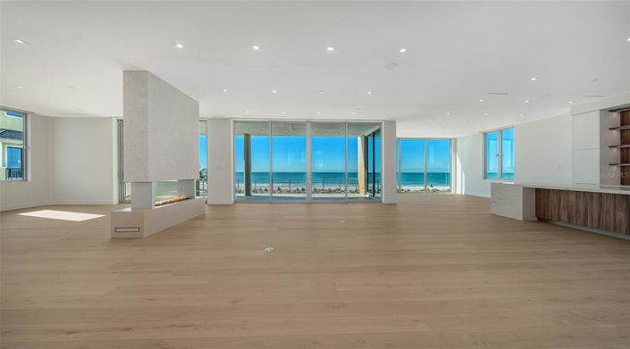 Image No.12-4 Bed Property for sale