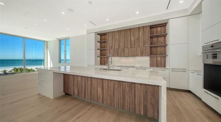 Image No.20-4 Bed Property for sale