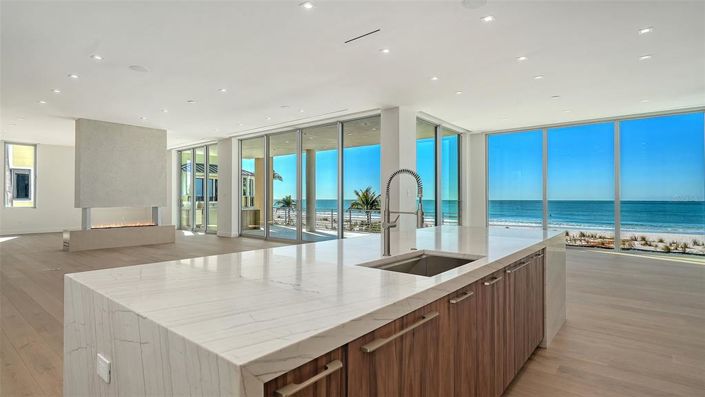 Image No.20-4 Bed Property for sale