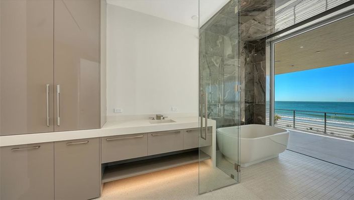 Image No.48-4 Bed Property for sale