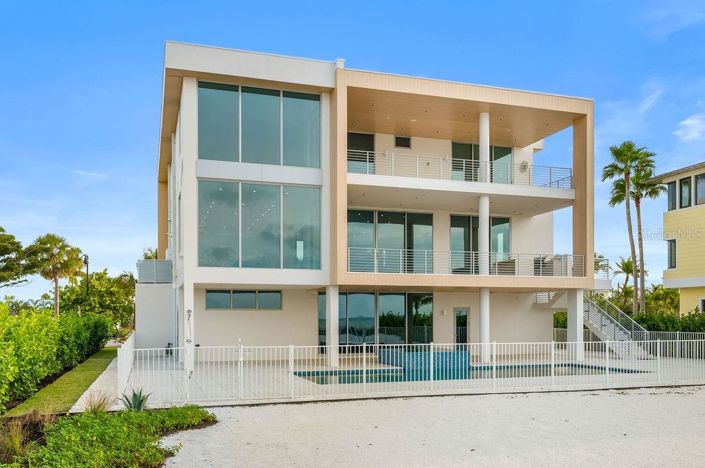 Image No.6-4 Bed Property for sale