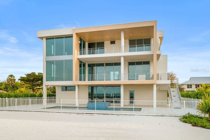 Image No.8-4 Bed Property for sale