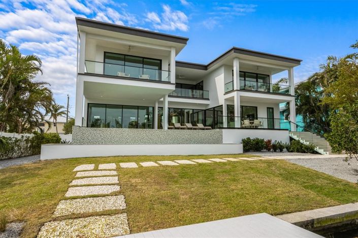 Image No.60-4 Bed Property for sale