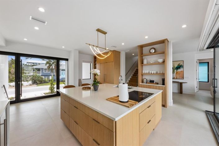 Image No.9-4 Bed Property for sale