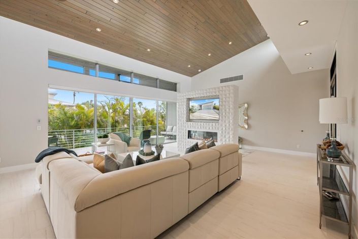 Image No.29-3 Bed Property for sale