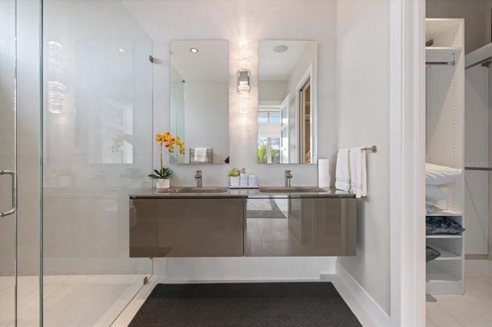 Image No.34-3 Bed Property for sale