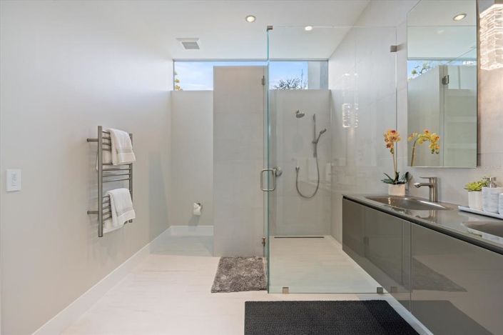 Image No.36-3 Bed Property for sale