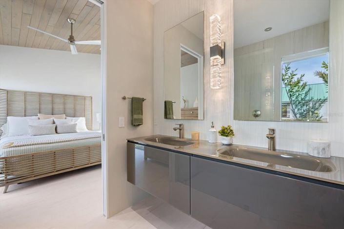 Image No.42-3 Bed Property for sale