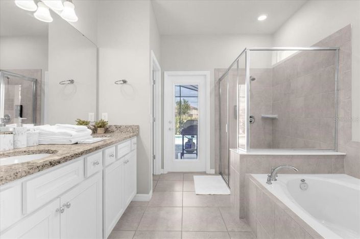 Image No.10-6 Bed Property for sale