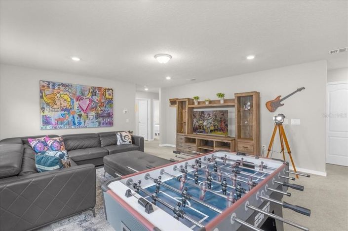 Image No.17-6 Bed Property for sale