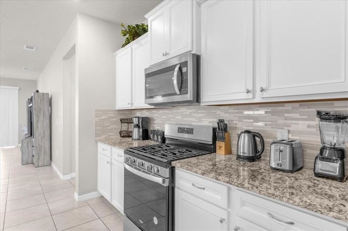 Image No.5-6 Bed Property for sale