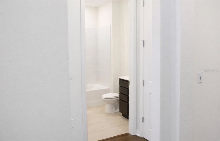 Image No.4-4 Bed Property for sale