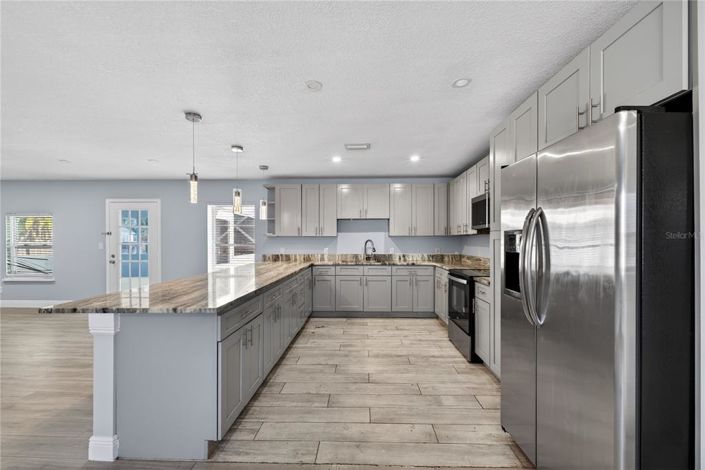 Image No.17-6 Bed Property for sale