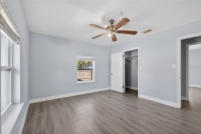 Image No.25-6 Bed Property for sale