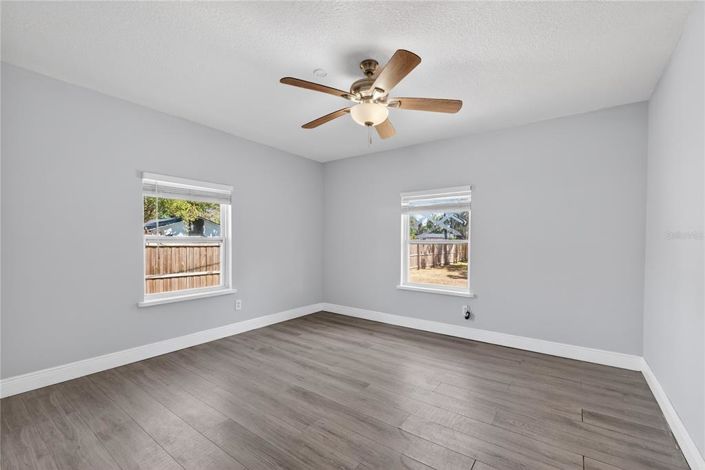 Image No.28-6 Bed Property for sale