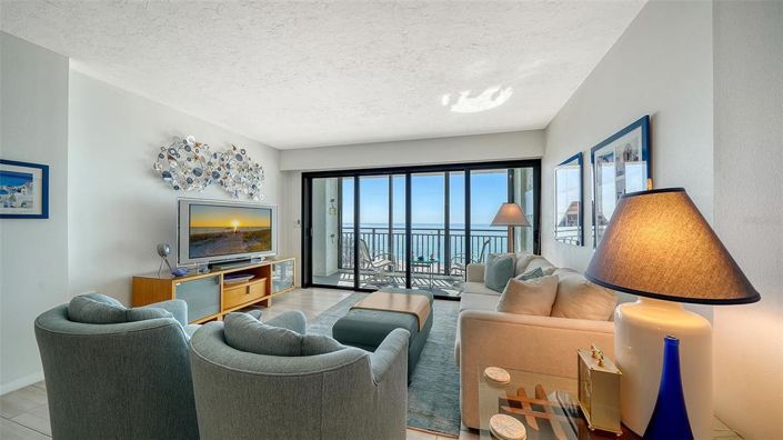 Image No.12-2 Bed Property for sale