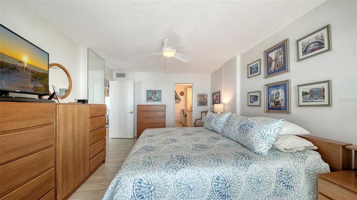 Image No.36-2 Bed Property for sale