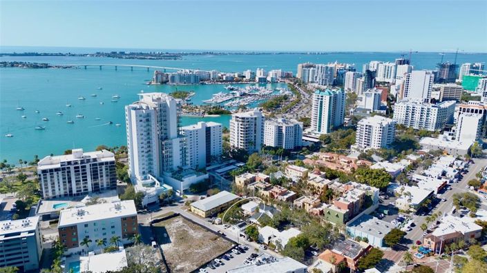 Image No.2-Propriété de 5 chambres à vendre à Sarasota