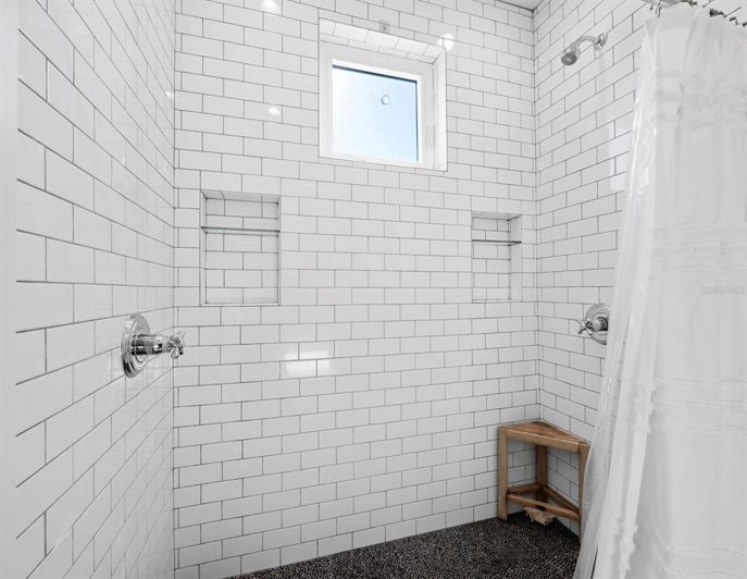 Image No.37-3 Bed Property for sale