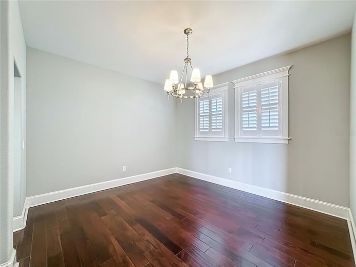 Image No.10-5 Bed Property for sale