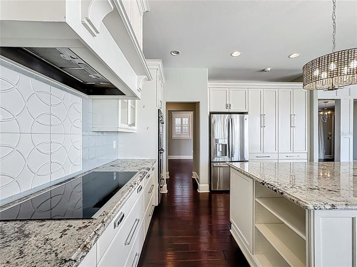 Image No.16-5 Bed Property for sale