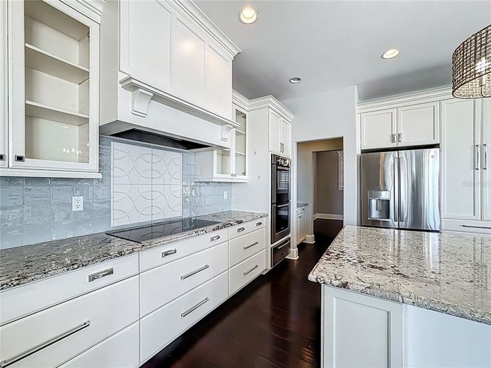 Image No.17-5 Bed Property for sale