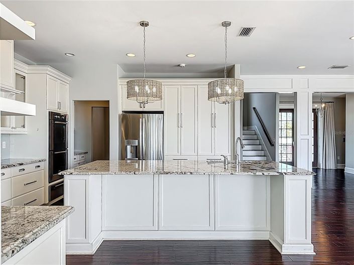 Image No.19-5 Bed Property for sale