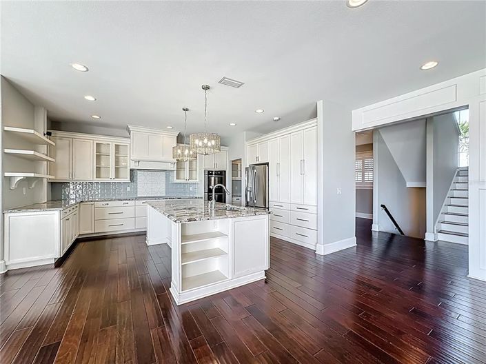 Image No.20-5 Bed Property for sale