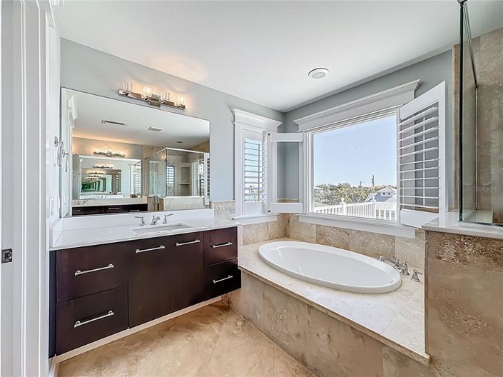 Image No.36-5 Bed Property for sale